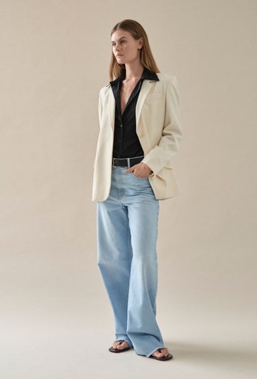 01 Blazer in White