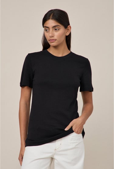 01 T-shirt in Black