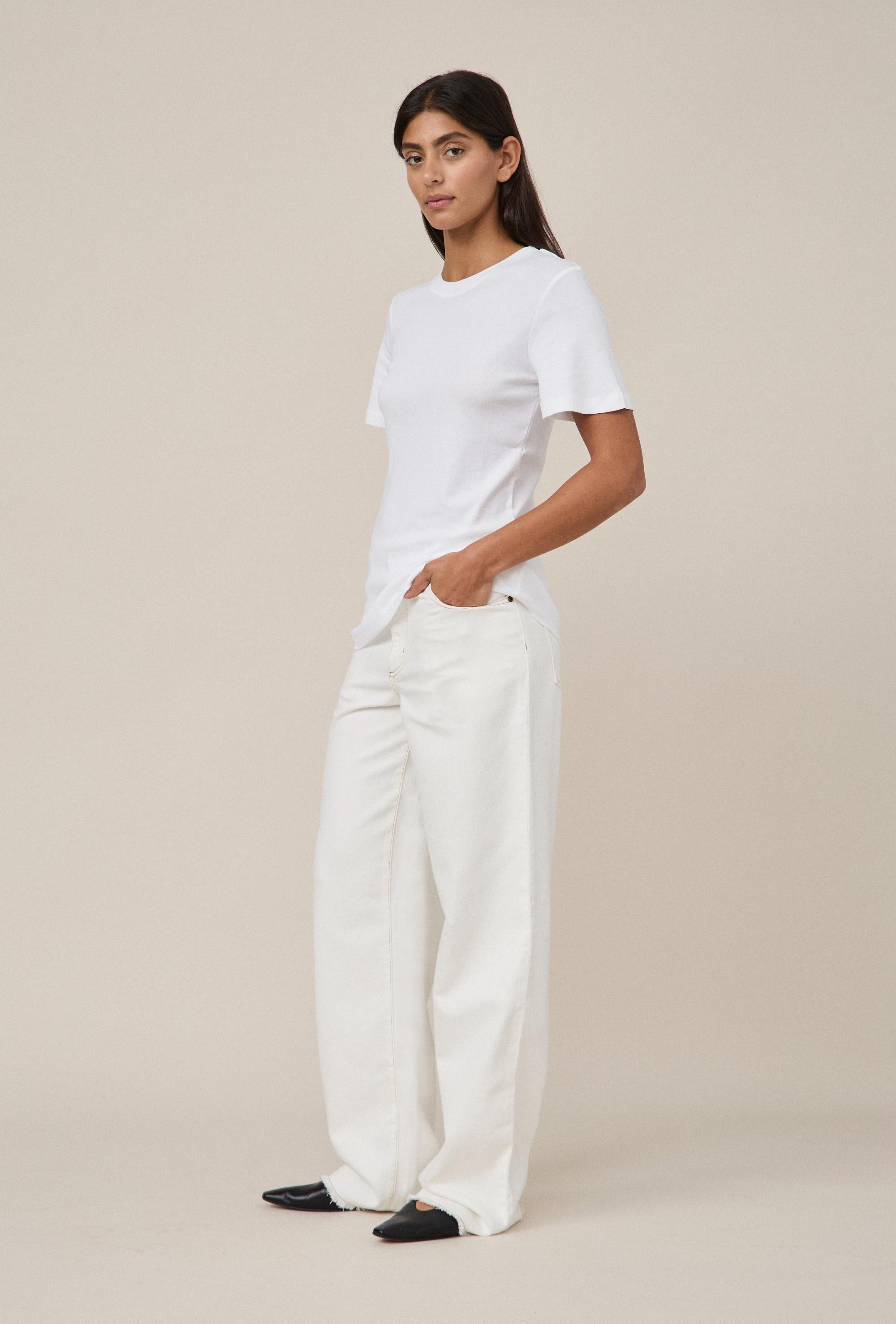 01 T-shirt in White | Maggie Marilyn