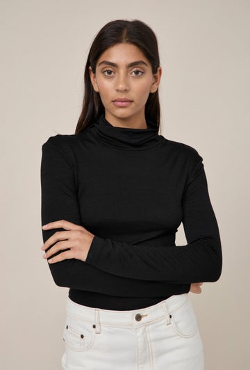01 Turtleneck in Black
