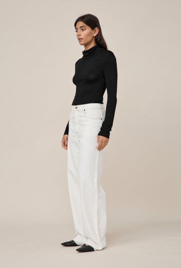 01 Turtleneck in Black