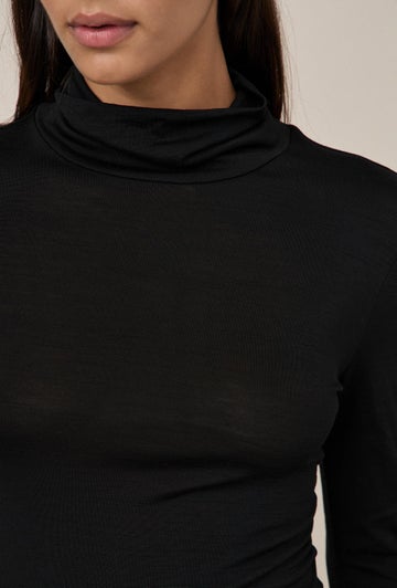 01 Turtleneck in Black