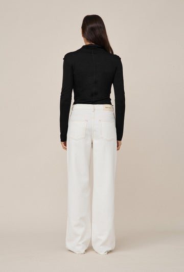 01 Turtleneck in Black