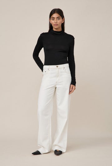 01 Turtleneck in Black