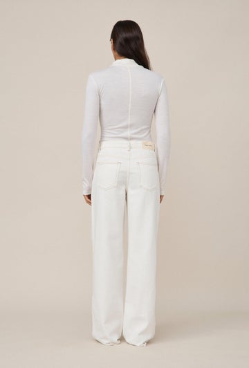 01 Turtleneck in White
