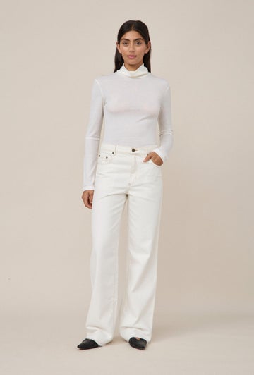01 Turtleneck in White