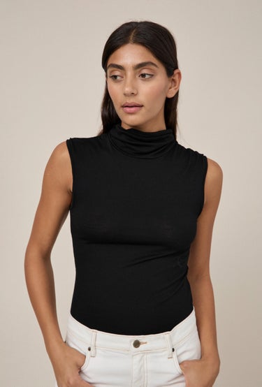 01 Turtleneck Singlet in Black