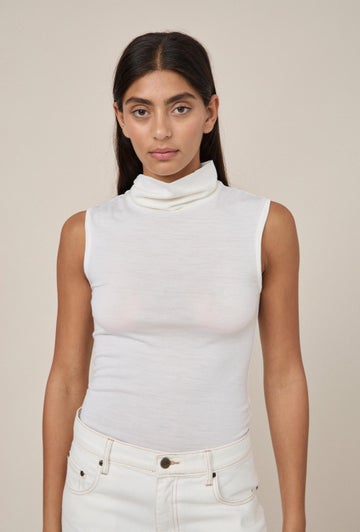 01 Turtleneck Singlet in White