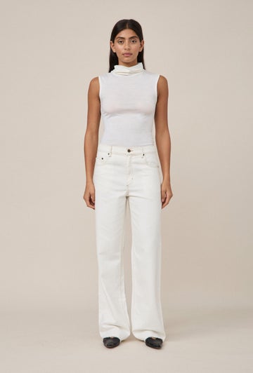 01 Turtleneck Singlet in White