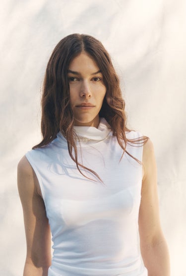 01 Turtleneck Singlet in White