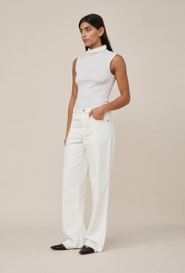 01 Turtleneck Singlet in White