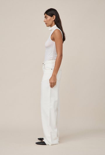 01 Turtleneck Singlet in White